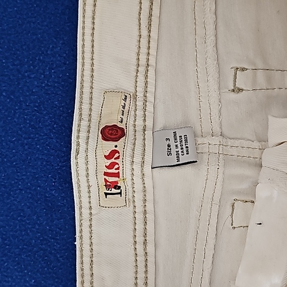 White shorts - Picture 3 of 3